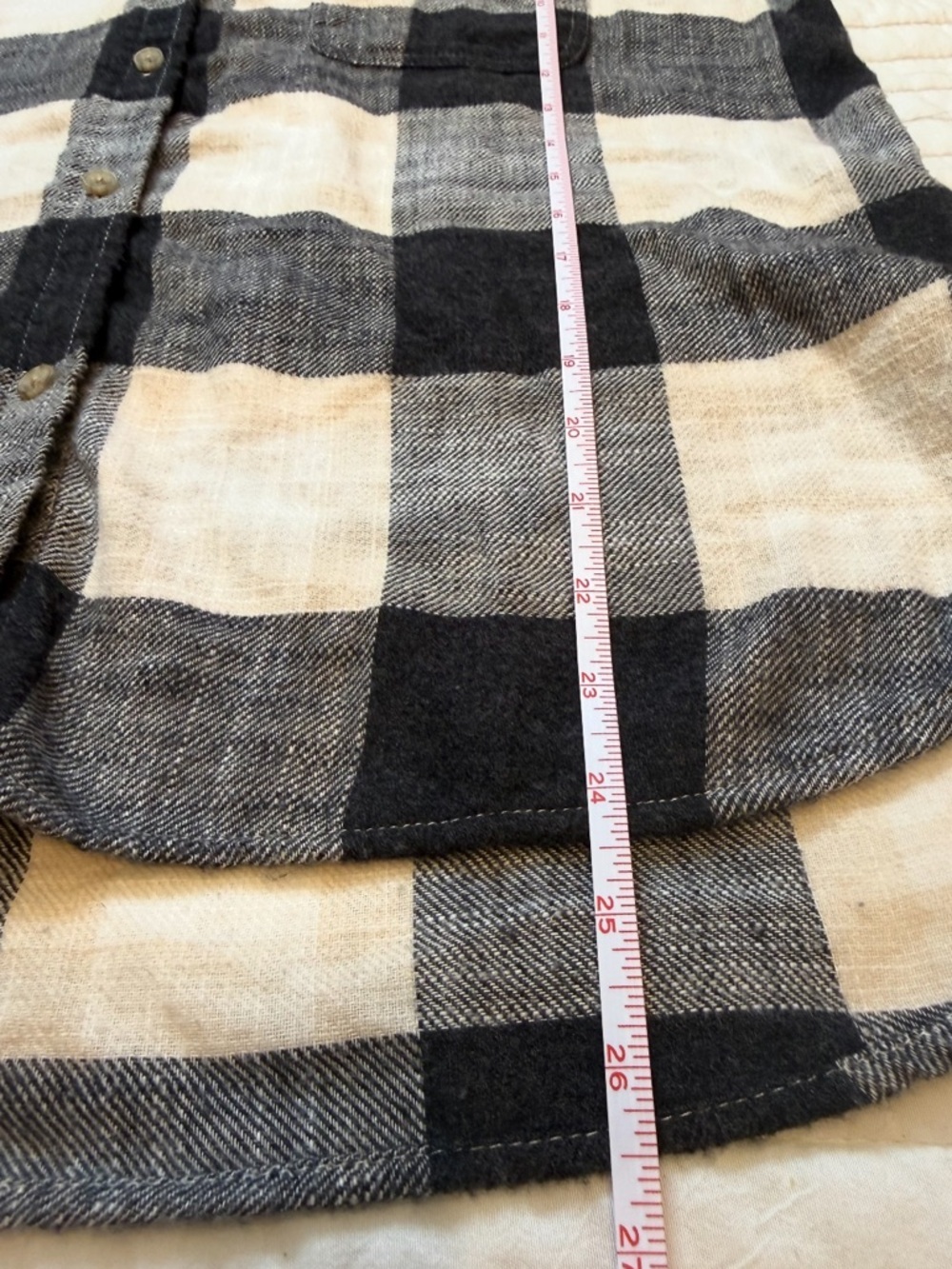American Eagle Boyfriend Fit Plaid Beige Black Gray Flannel Women's Small - Picture 4 of 5